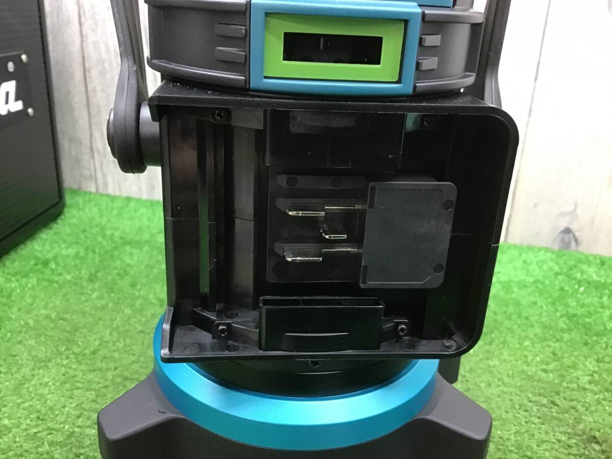 Makita SK507GD Laser Marking Device with Charger, 4.0Ah Battery, Tripod [q1205410170]