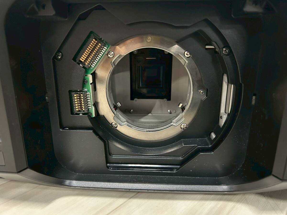 Epson EB-L1075U LCD Projector [d1206430698]