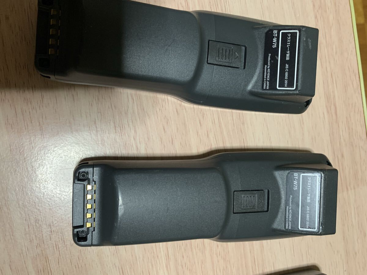 2) Used working item KEYENCE BT-W75 <10 batteries included> Handy terminal charging stand [n1208412935]