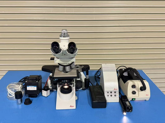 LEICA DM2000 Upright Microscope [q1211041578]