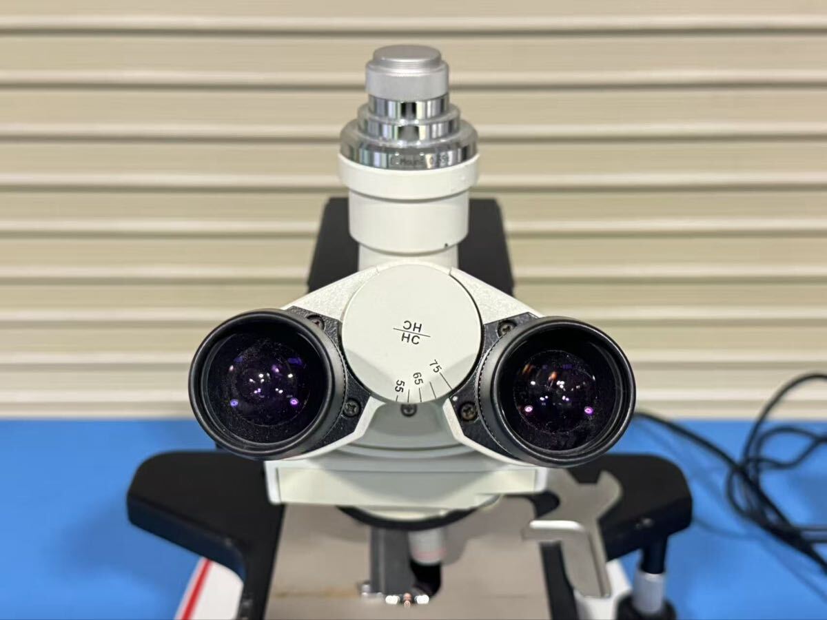 LEICA DM2000 Upright Microscope [q1211041578]
