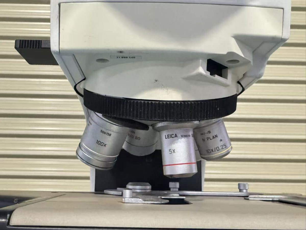 LEICA DM2000 Upright Microscope [q1211041578]