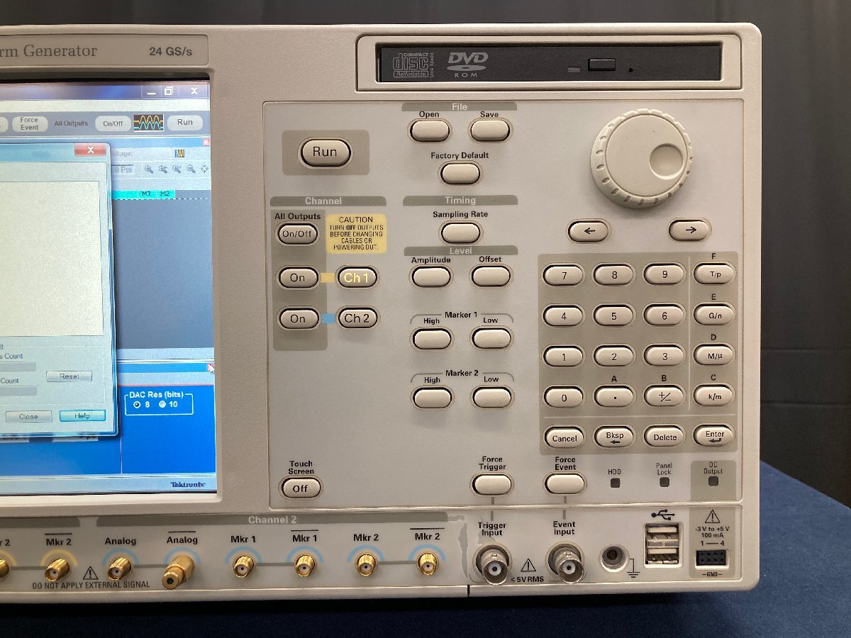 Tektronix AWG7122C Arbitrary Waveform Generator [t1211290733]
