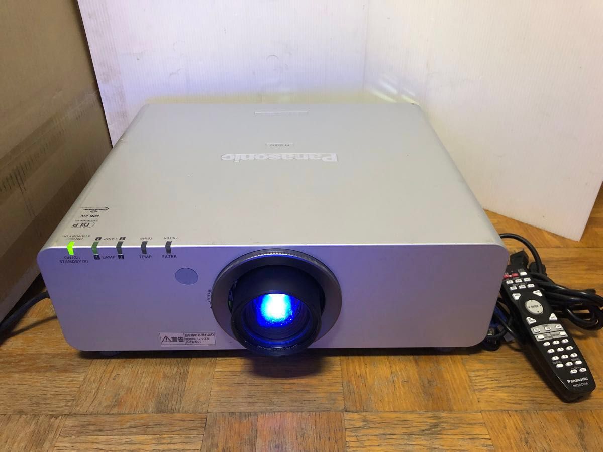 Panasonic PT-DX810S Projector 50-600 inch HDMI 8200 lumens 842 hours usage [z530461038]
