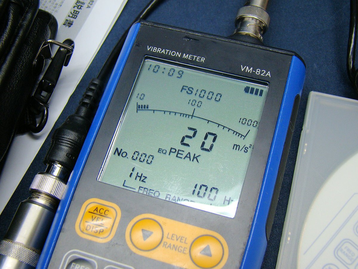 Rion VM-82A Vibration Meter with Acceleration and Displacement Measurement [q1213002616]