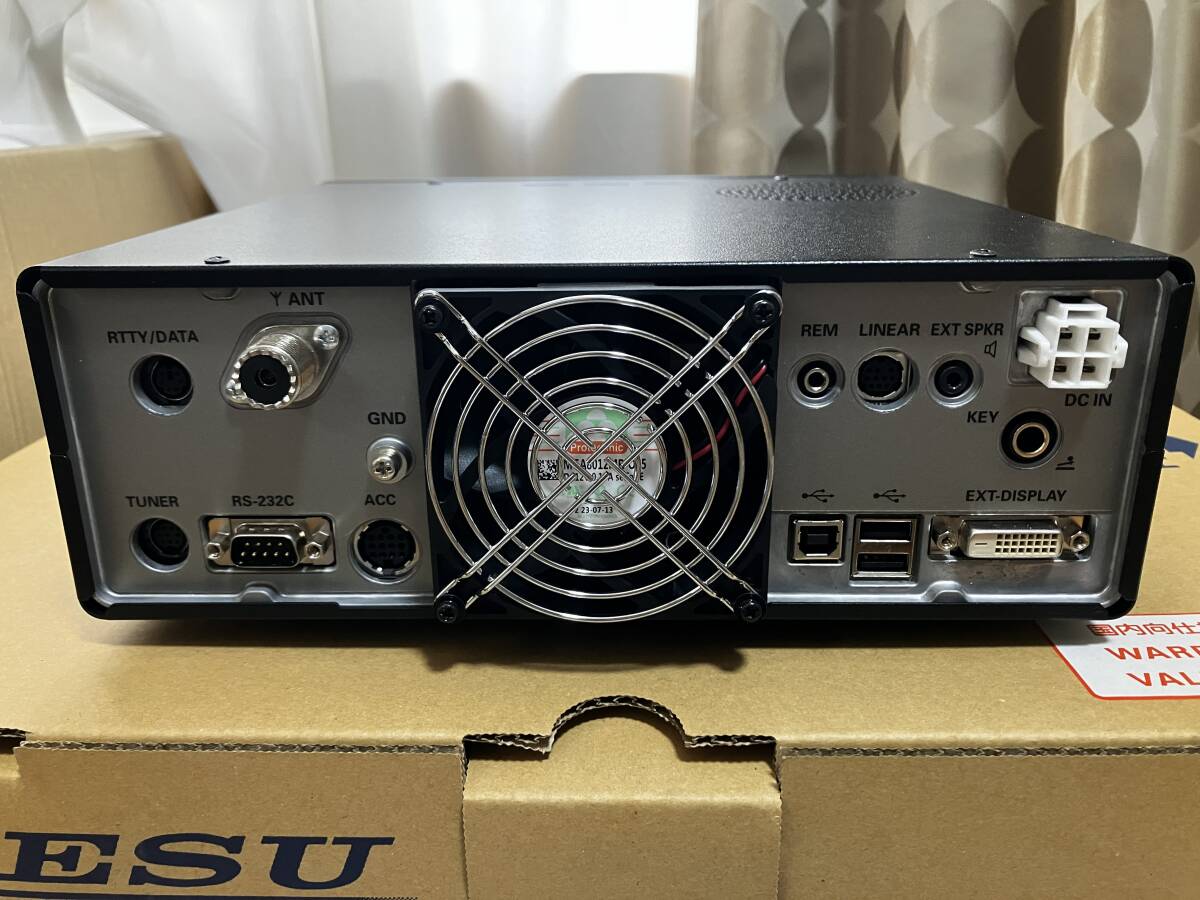 YAESU FTDX10 100W Transceiver with Instruction Manual and Original Box [e1217233351]