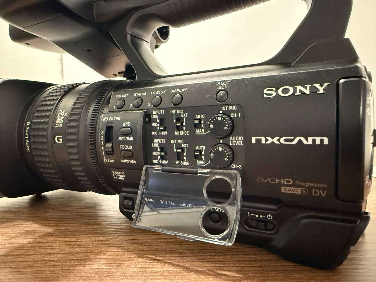 SONY HXR-NX100 Commercial Video Camera [k1218075401]