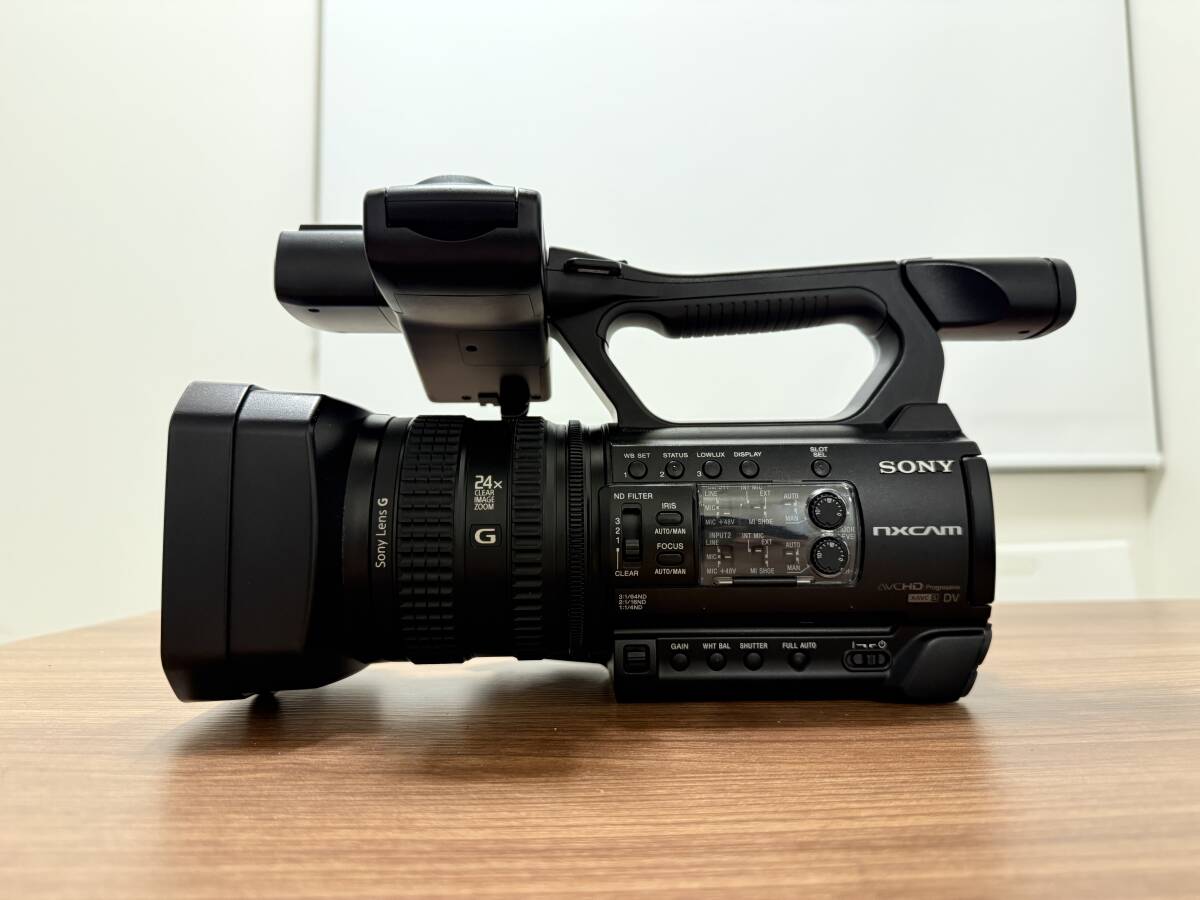 SONY HXR-NX100 Commercial Video Camera [k1218075401]