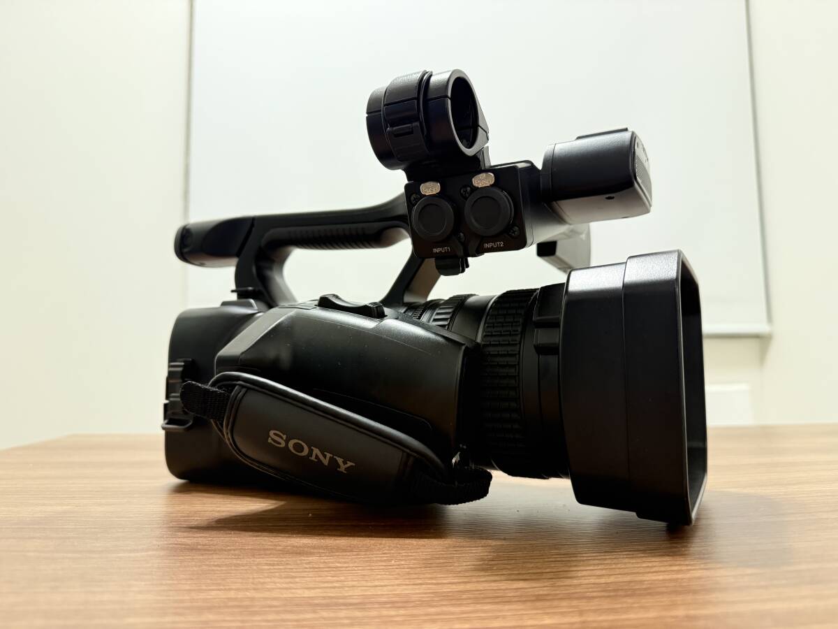 SONY HXR-NX100 Commercial Video Camera [k1218075401]