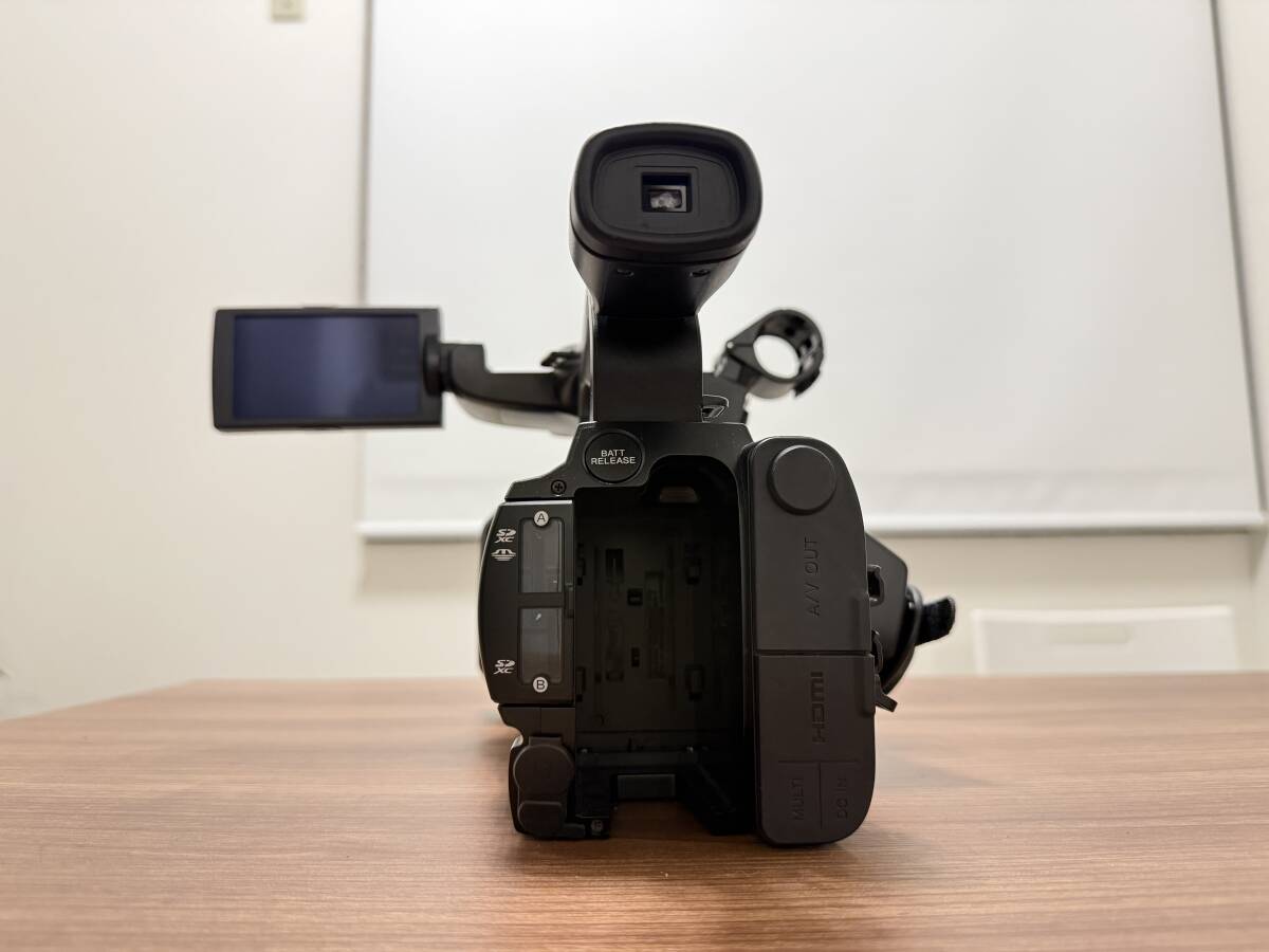 SONY HXR-NX100 Commercial Video Camera [k1218075401]