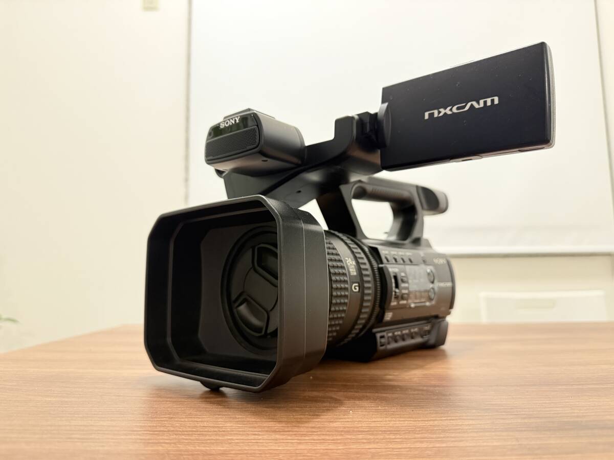 SONY HXR-NX100 Commercial Video Camera [k1218075401]
