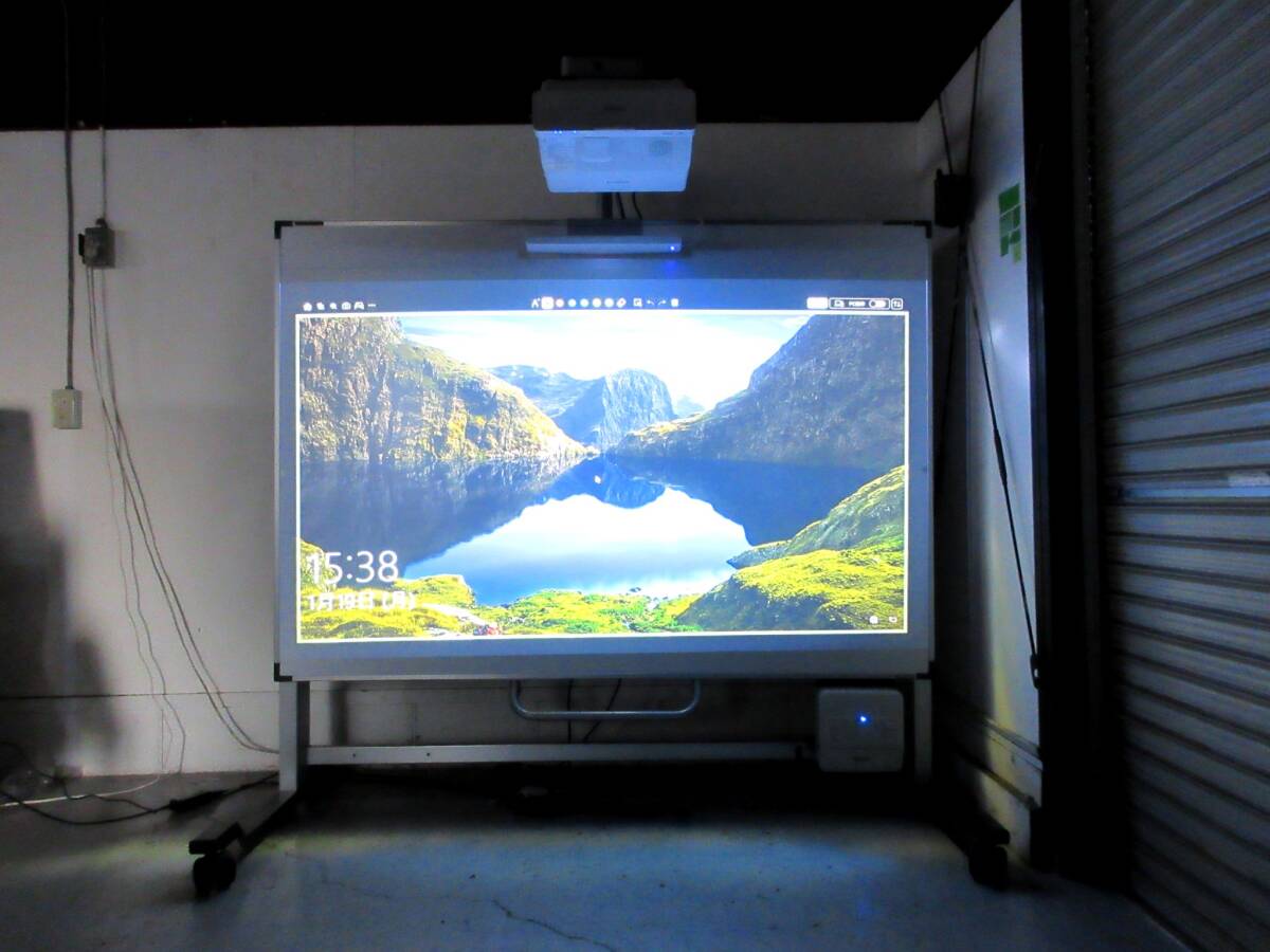 Epson EB-735Fi Short Throw Projector with IWS-82VF2 82in Screen [x1218356769]