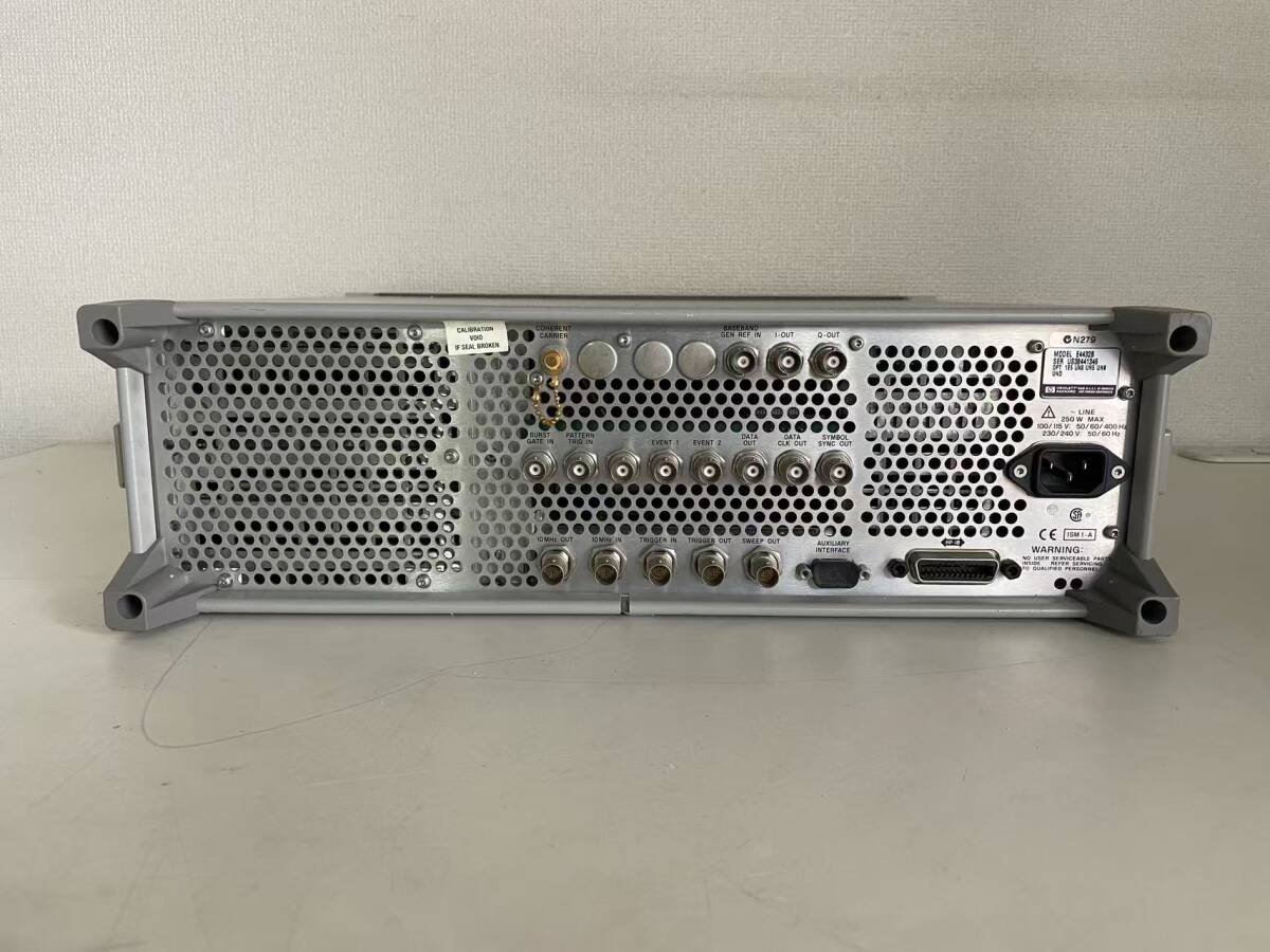 HEWLETT PACKARD E4432B ESG-D Digital RF Signal Generator [d1219342224]