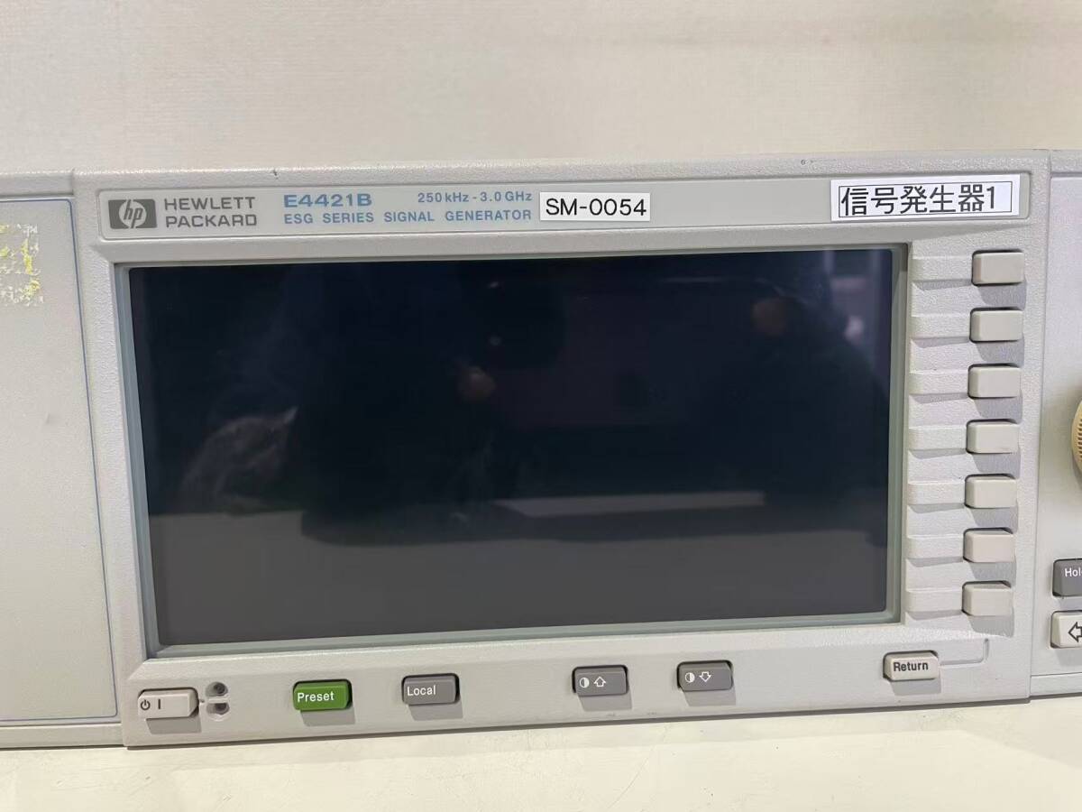 HP E4421B ESG Analog RF Signal Generator 250kHz-3GHz [l1219343126]