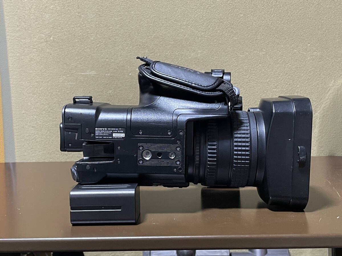 SONY HXR-NX100 Professional Camera [p1219979112]
