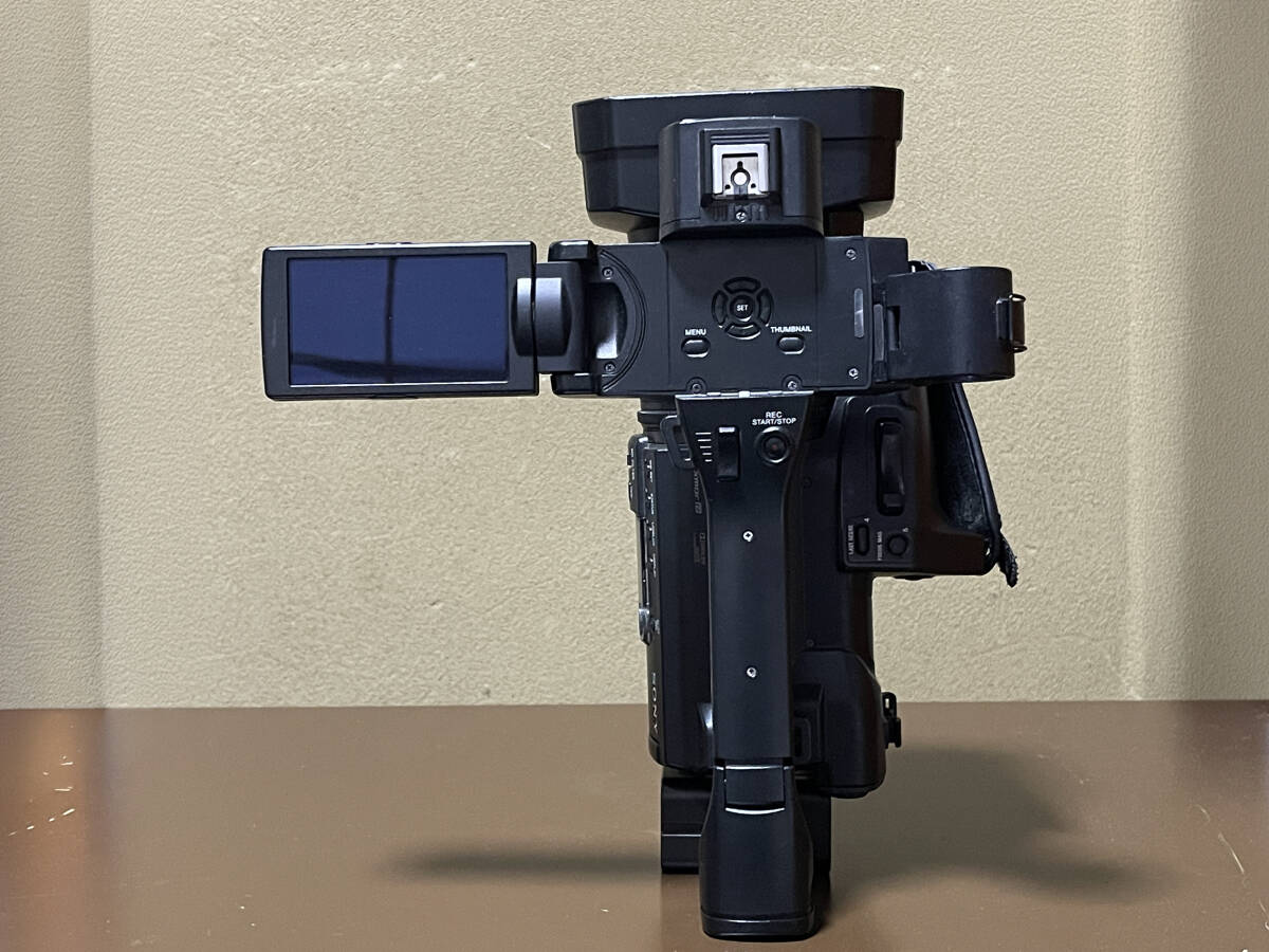 SONY HXR-NX100 Professional Camera [p1219979112]