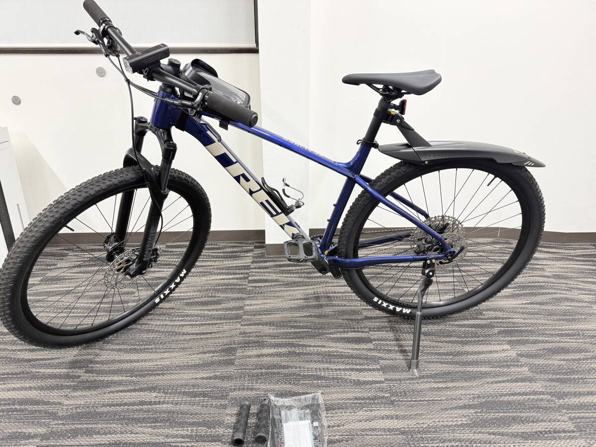 TREK XCALIBER8 Mountain Bike Hex Blue Front Wheel Punctured [b1220321091]