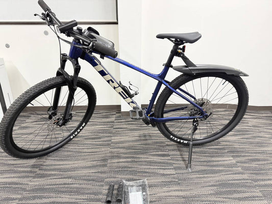 TREK XCALIBER8 Mountain Bike Hex Blue Front Wheel Punctured [b1220321091]