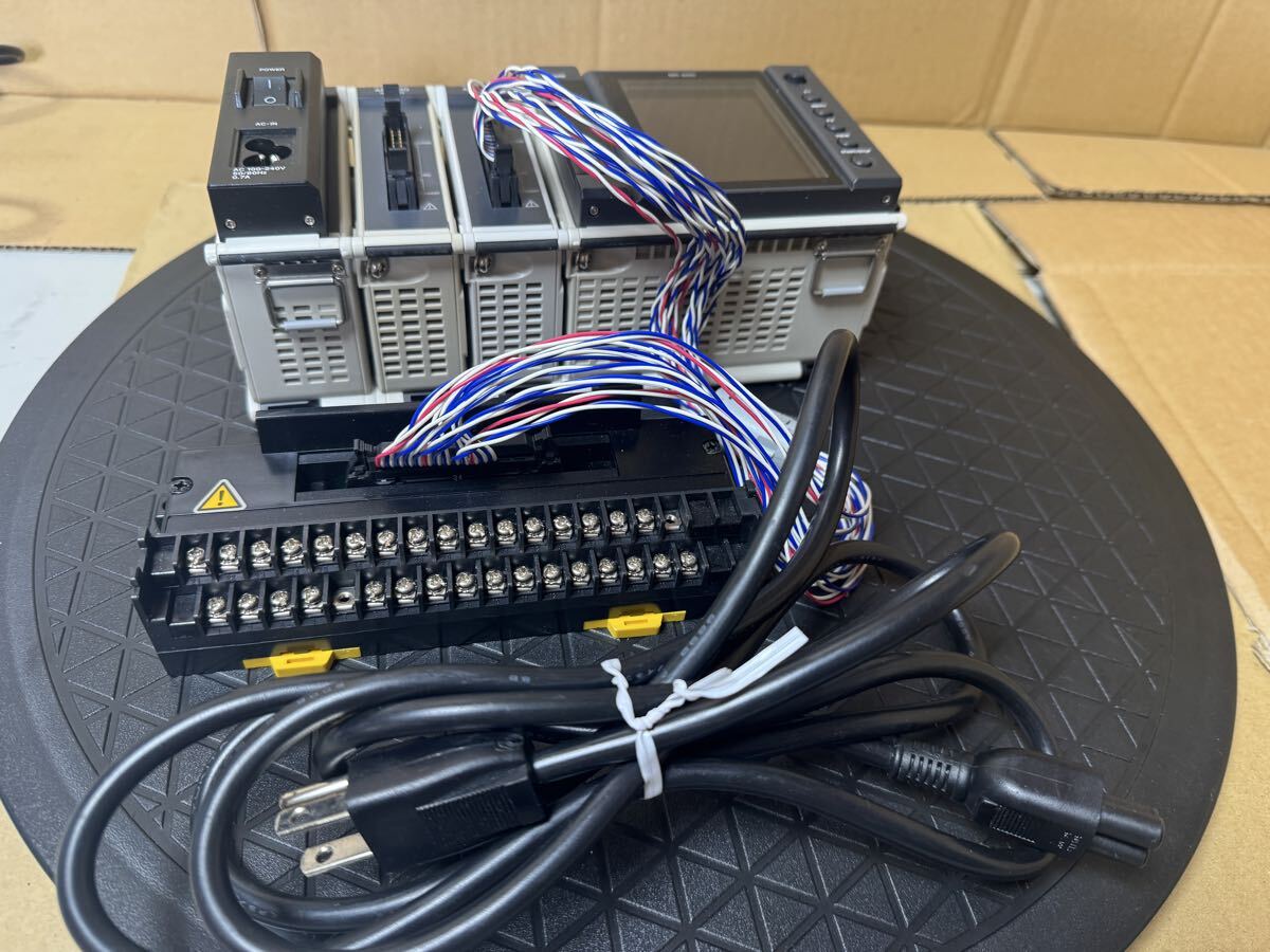 Keyence NR-600 Data Acquisition Unit with NR-U60 NR-HA08 (for parts) [b1222082272]