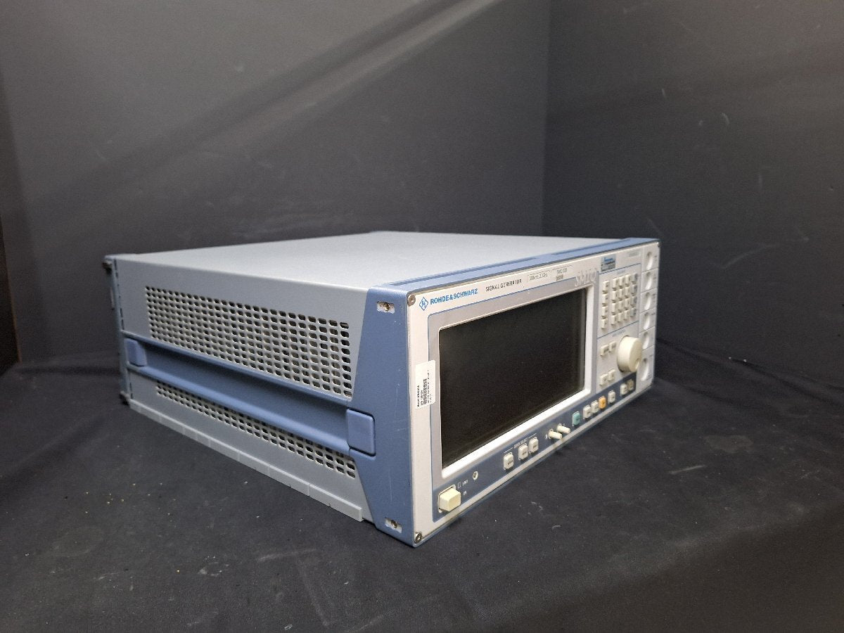 Rohde & Schwarz SMIQ03B Signal Generator 300kHz-3.3GHz [u1222683041]