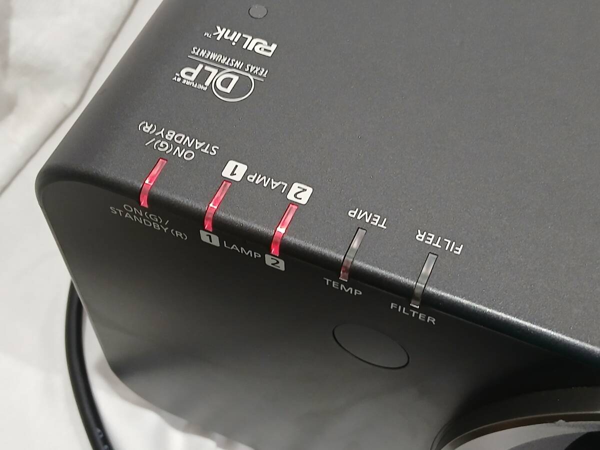 Panasonic PT-DS12K DLP Projector with Remote No Lamp [v1223110939]