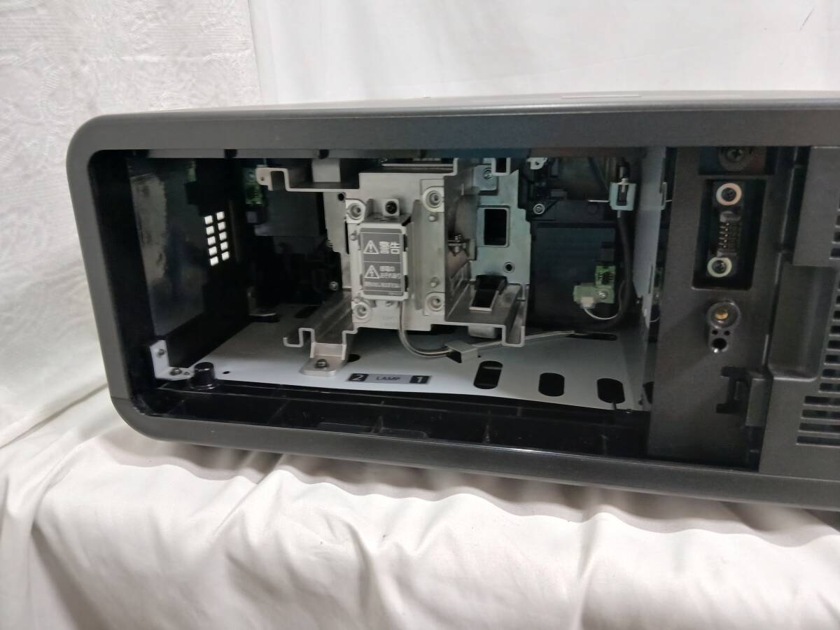Panasonic PT-DS12K DLP Projector with Remote No Lamp [v1223110939]