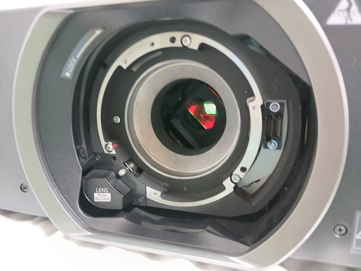 Panasonic PT-DS12K DLP Projector with Remote No Lamp [v1223110939]