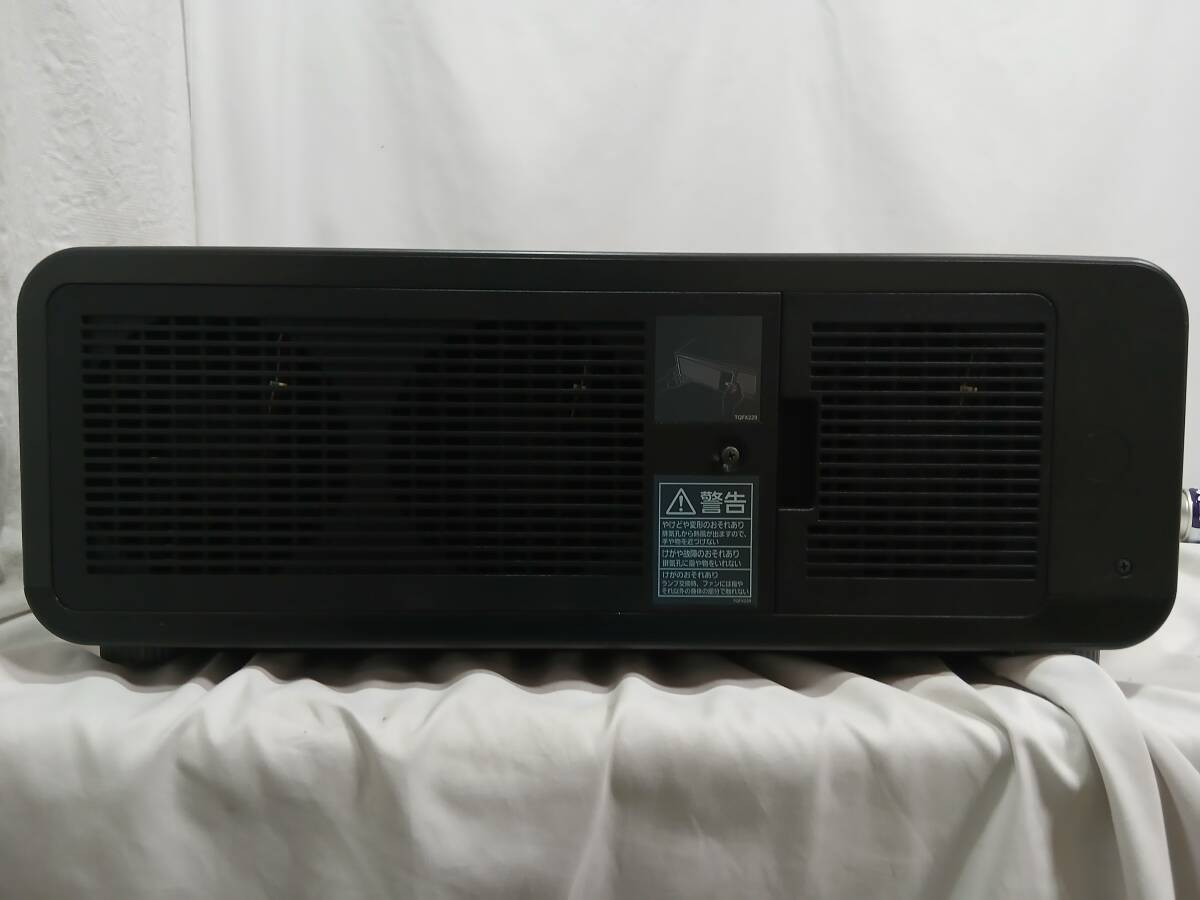 Panasonic PT-DS12K DLP Projector with Remote No Lamp [v1223110939]