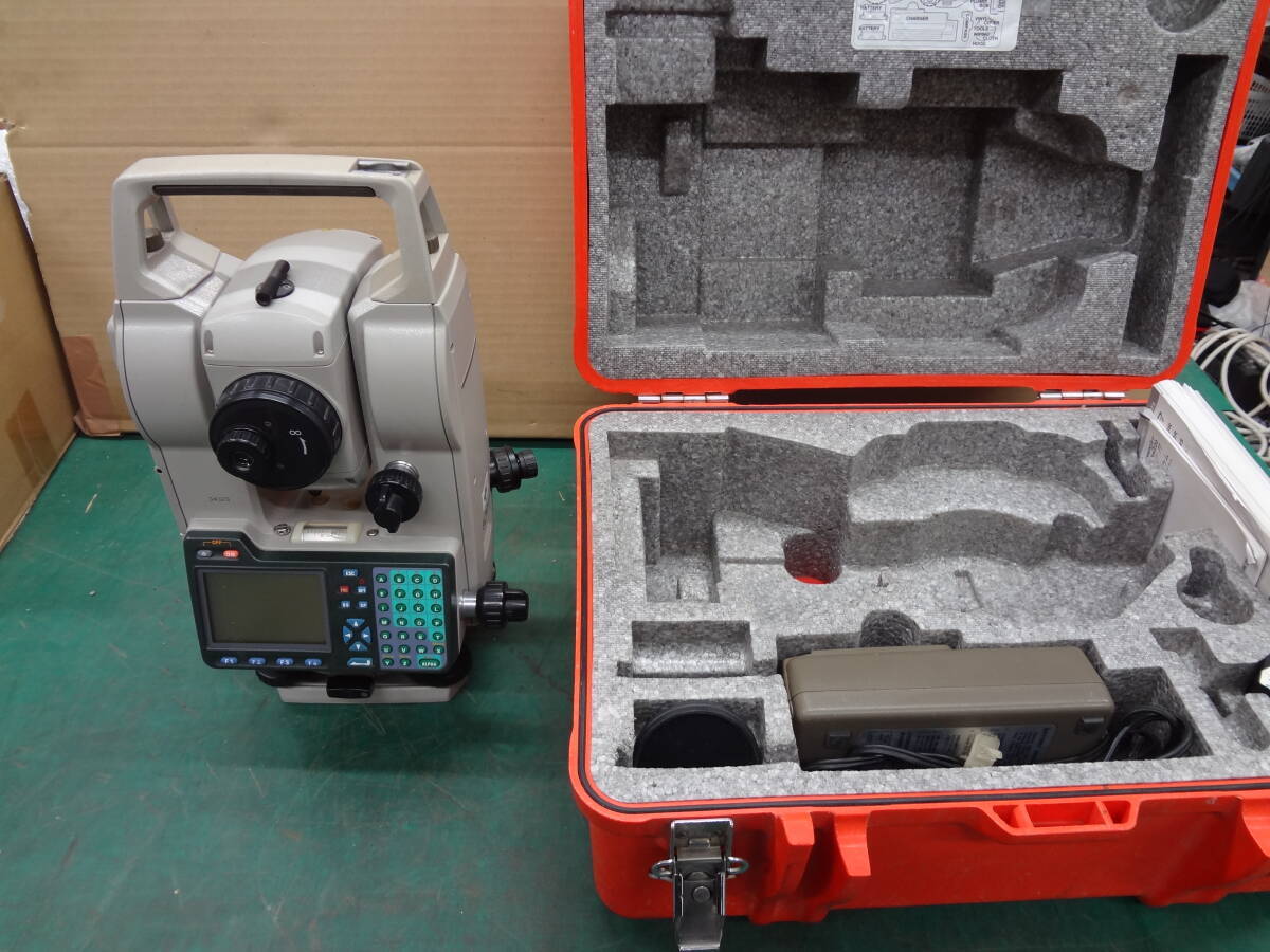 Sokkia SET3030R Total Station Non-Prism Surveying Equipment 4 pcs [l1223372899]