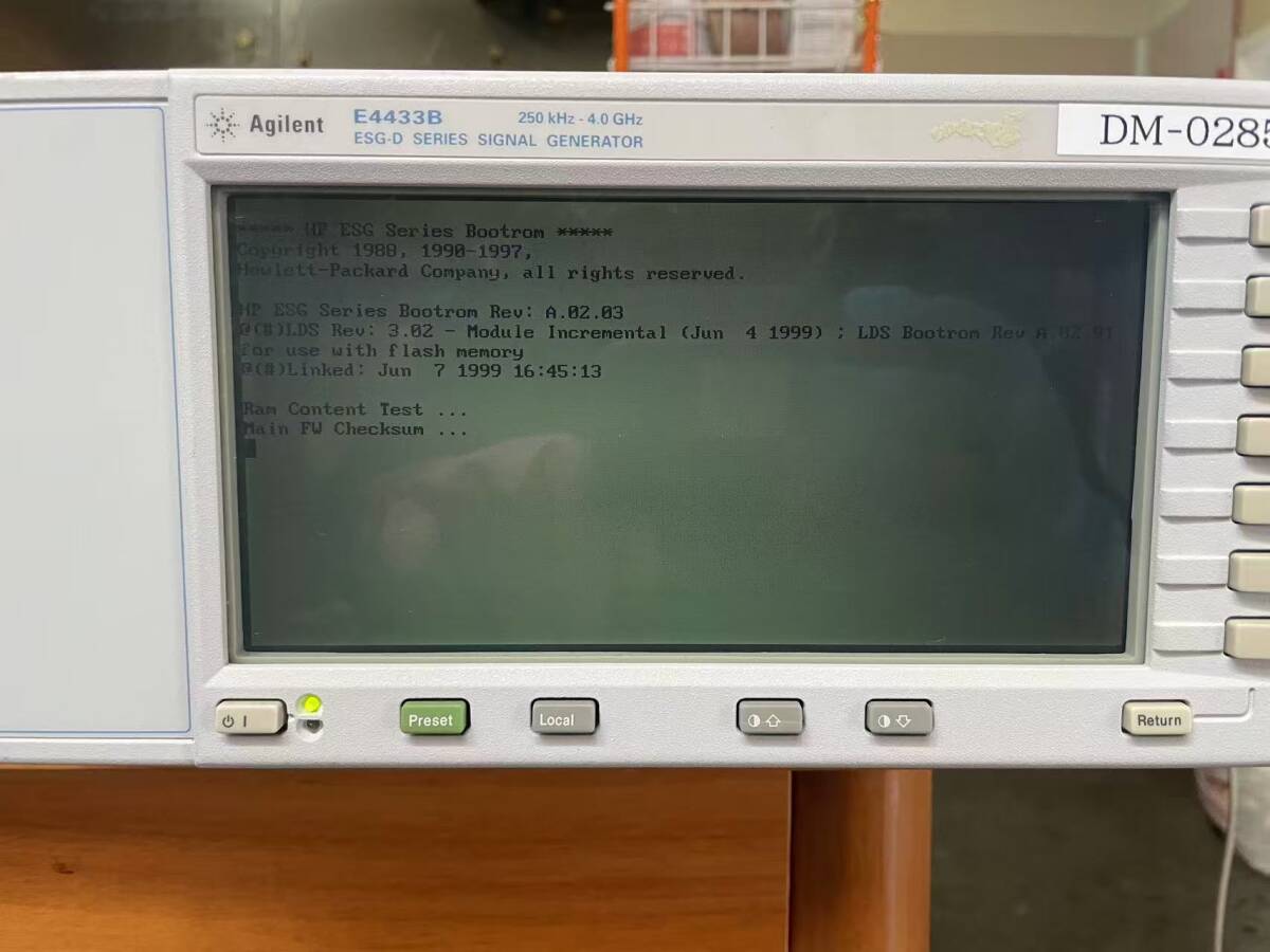 Agilent E4433B ESG-D Series Analog RF Signal Generator 250kHz-4GHz (untested) [e1226183677]
