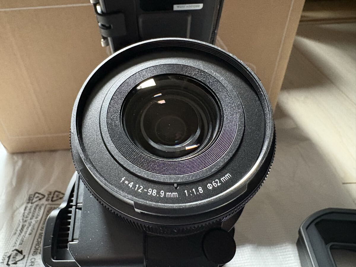 Panasonic HC-X2100 4K Professional Video Camera [g1226711117]