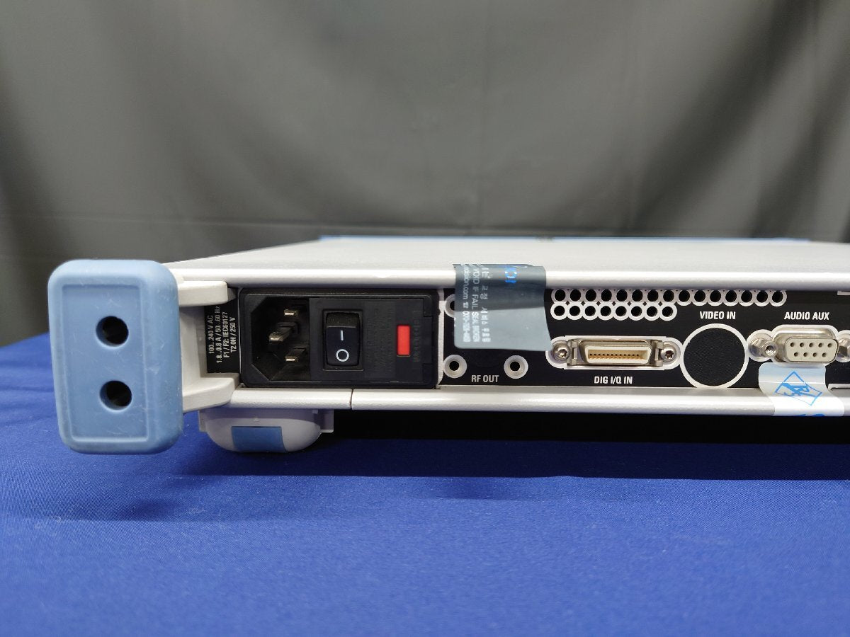 Rohde & Schwarz SFE100 Test Transmitter [j1227304847]