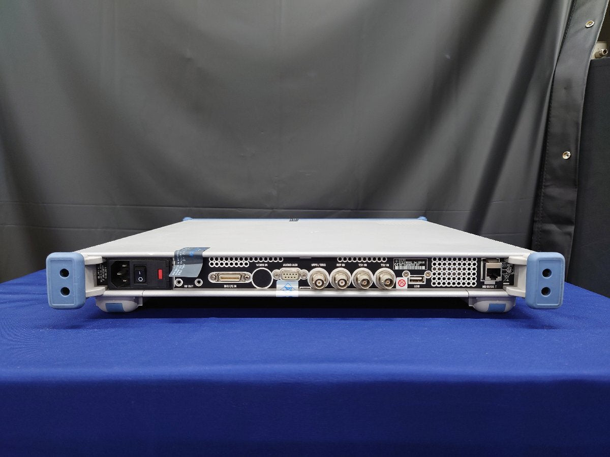 Rohde & Schwarz SFE100 Test Transmitter [j1227304847]