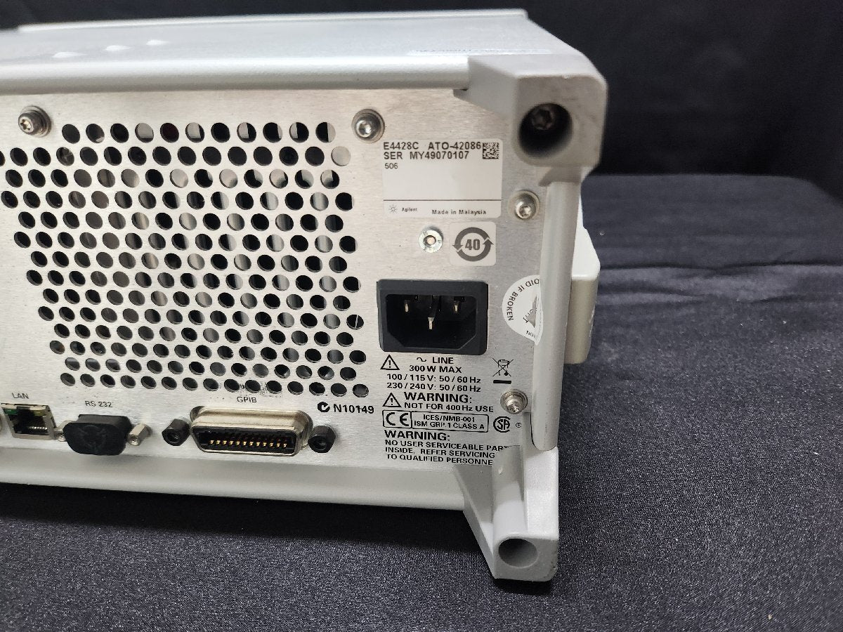 Agilent E4428C ESG Analog Signal Generator 250kHz-6GHz (for parts or not working) [v1228301493]