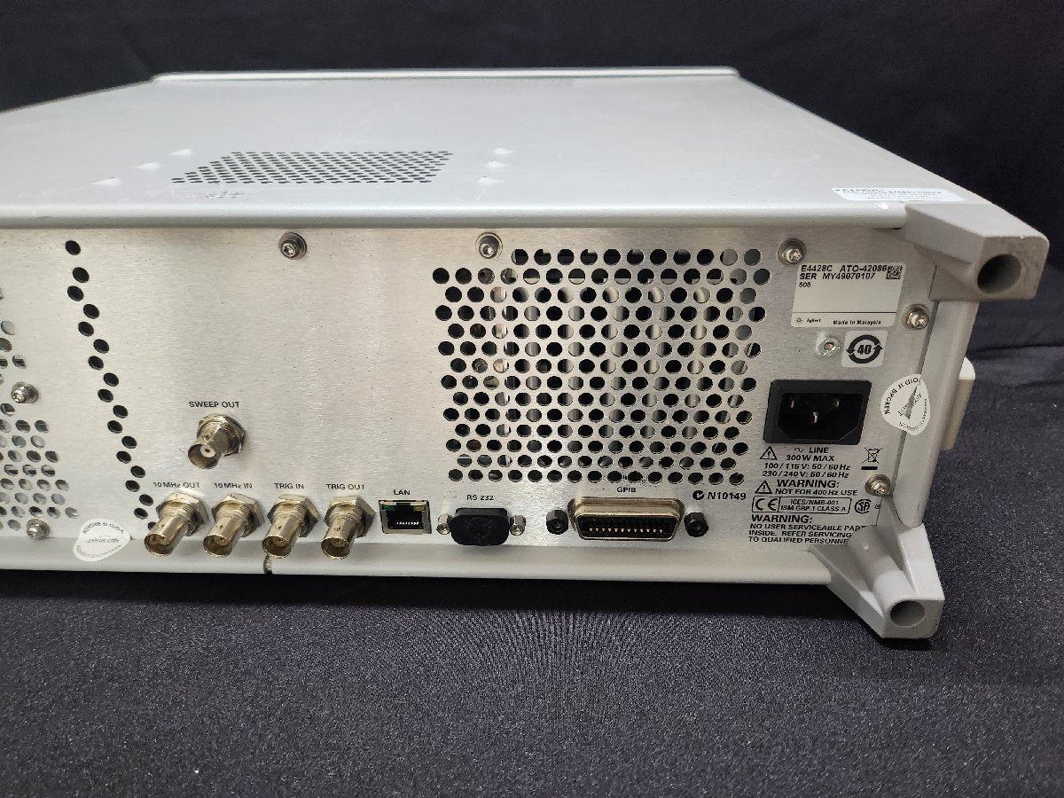 Agilent E4428C ESG Analog Signal Generator 250kHz-6GHz (for parts or not working) [v1228301493]