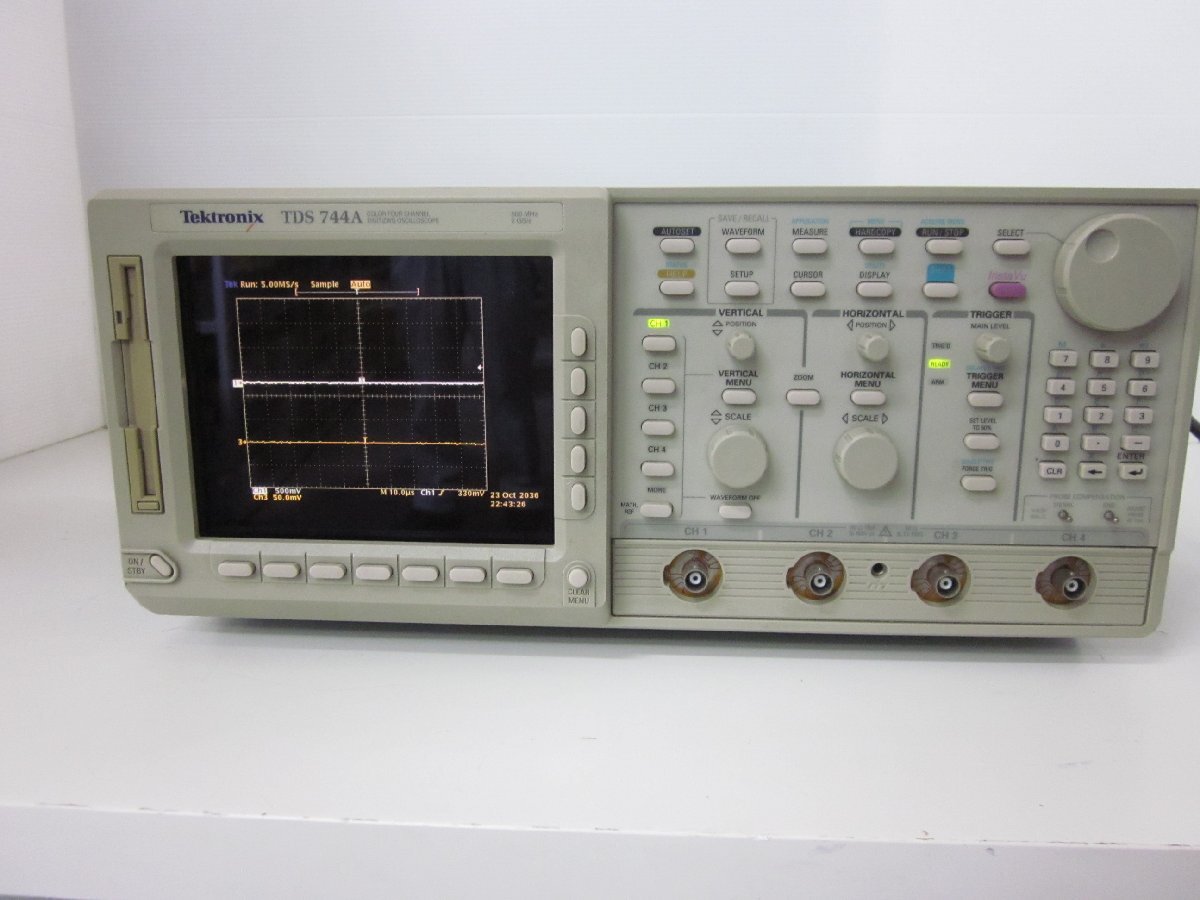 Tektronix TDS744A Digital Oscilloscope 4ch 500MHz 2GS/s [m1231125238]