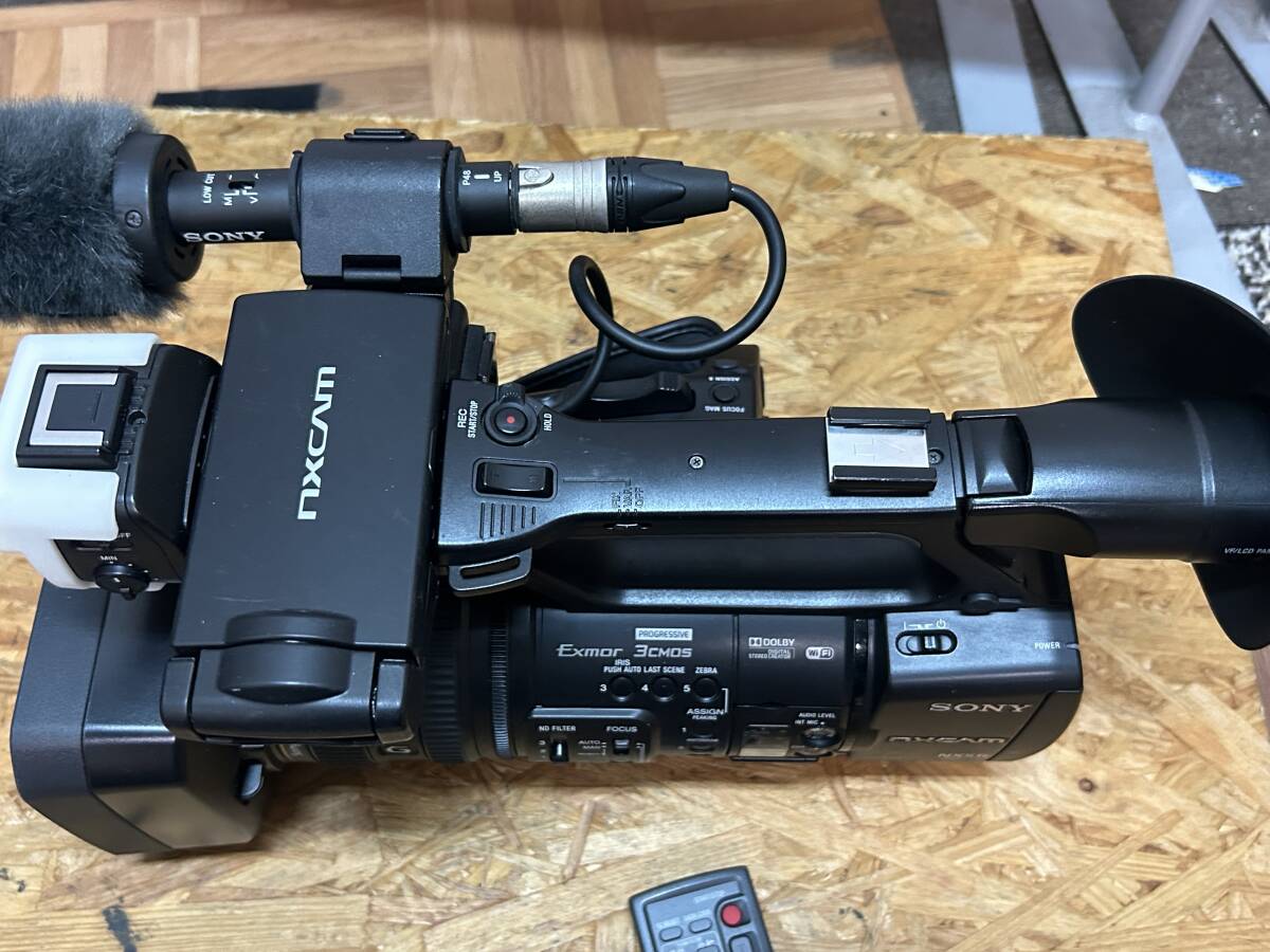 Sony HXR-NX5R NXCAM Full HD Camcorder [u1233457308]
