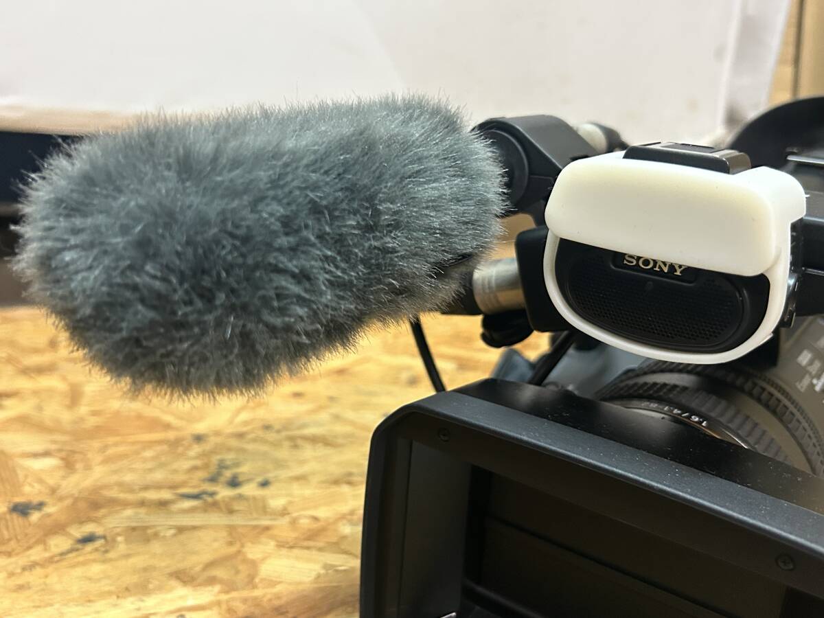 Sony HXR-NX5R NXCAM Full HD Camcorder [u1233457308]