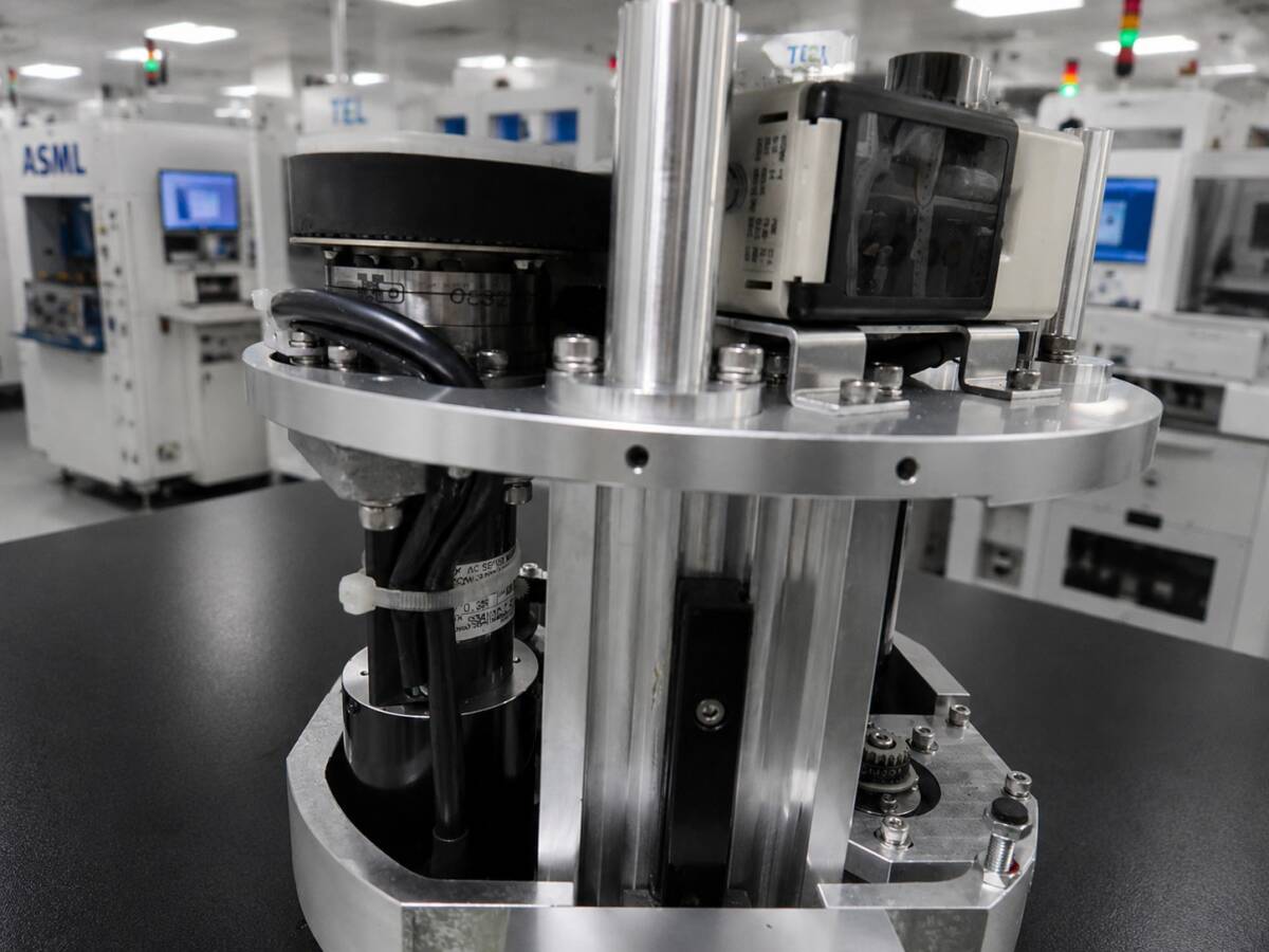 Yaskawa Electric Robot Arm [p1234639589]