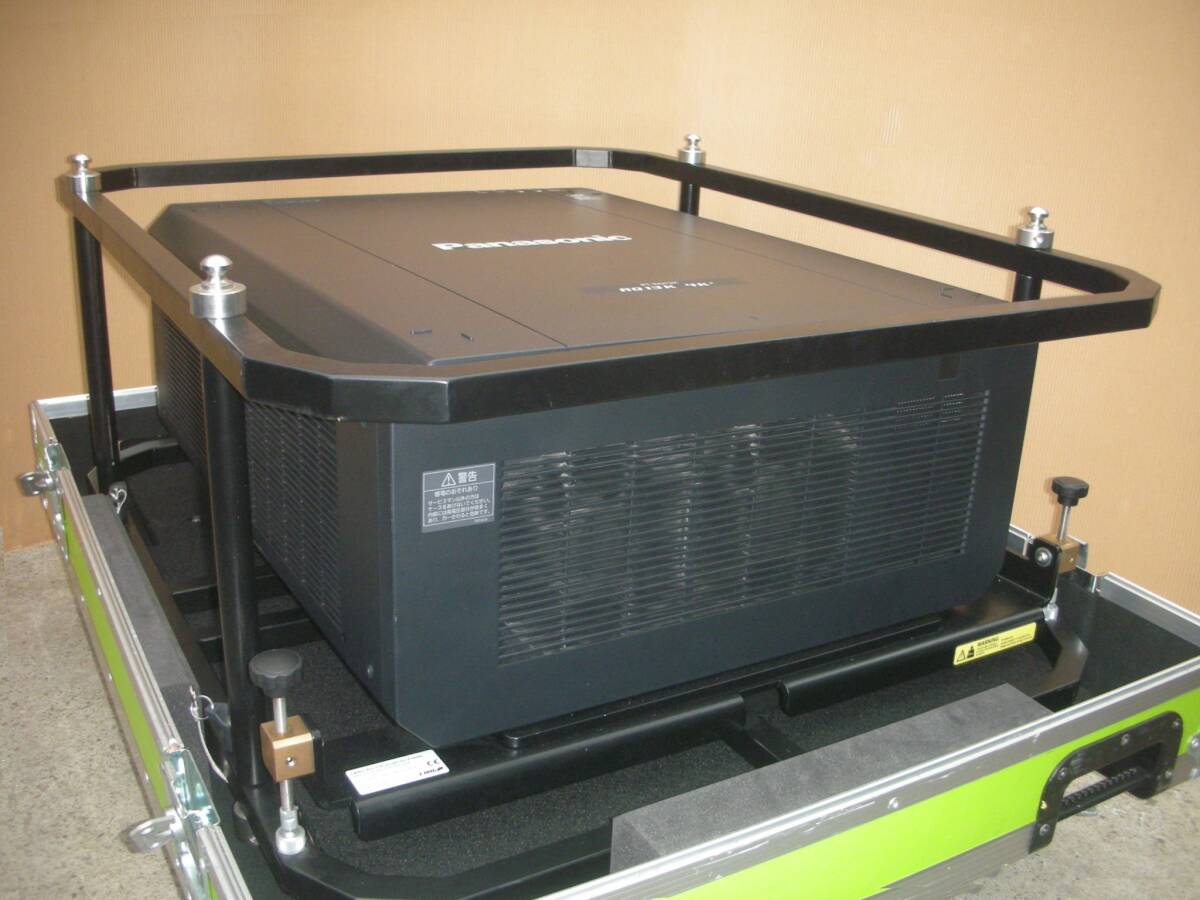 Panasonic PT-RQ13KJ DLP Projector [m1235658559]