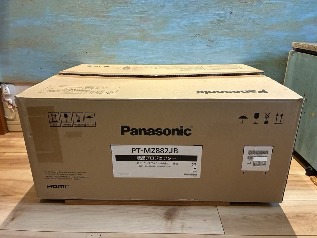 Panasonic PT-MZ882JB WUXGA Laser Projector 8200lm with Lens [g1236252761]