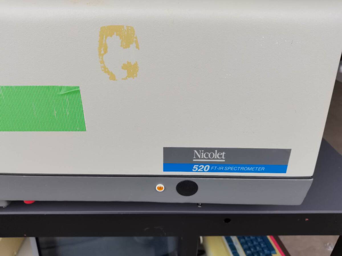Nicolet 520 FT-IR Spectrometer [h1237449897]
