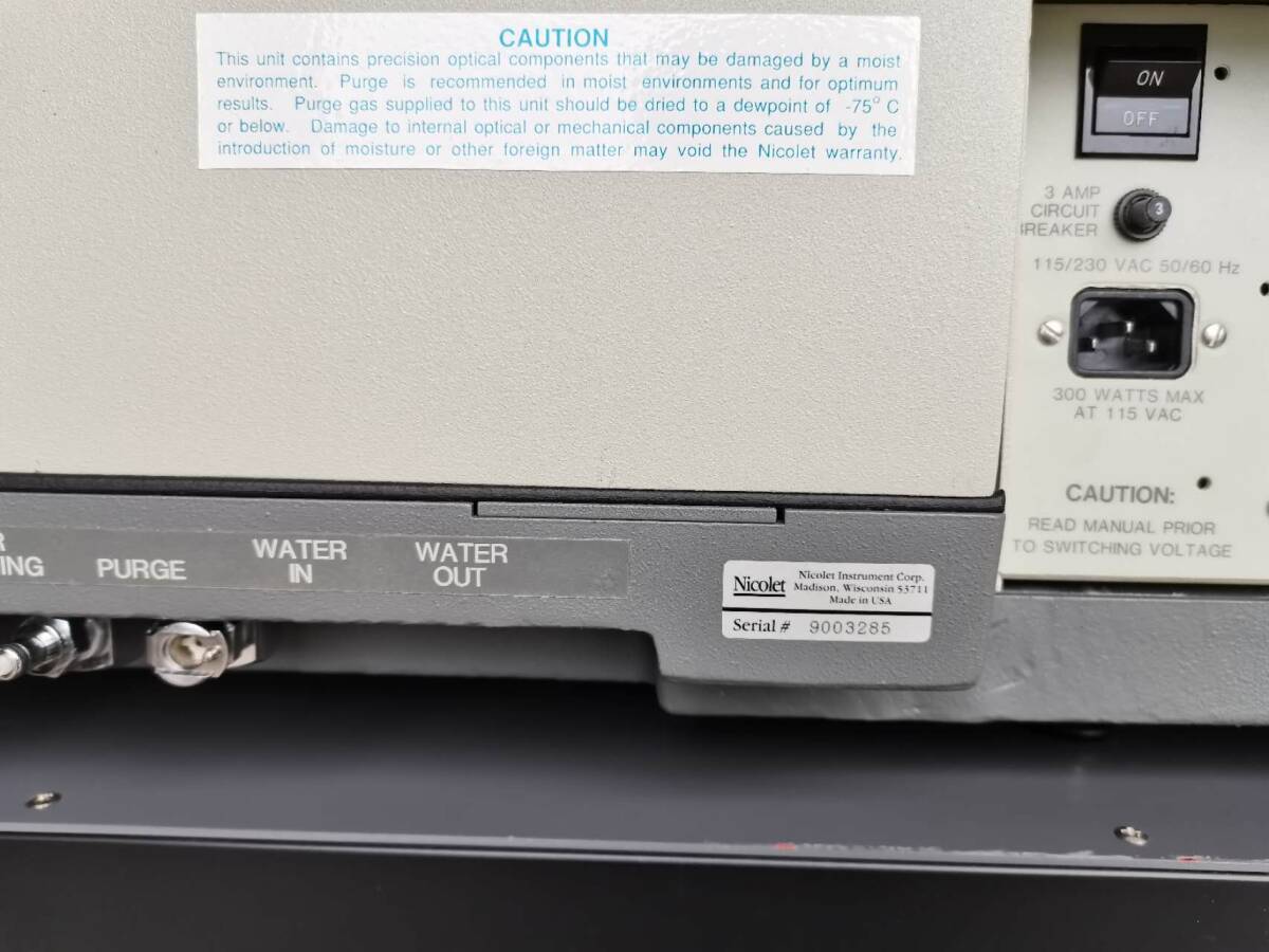 Nicolet 520 FT-IR Spectrometer [h1237449897]