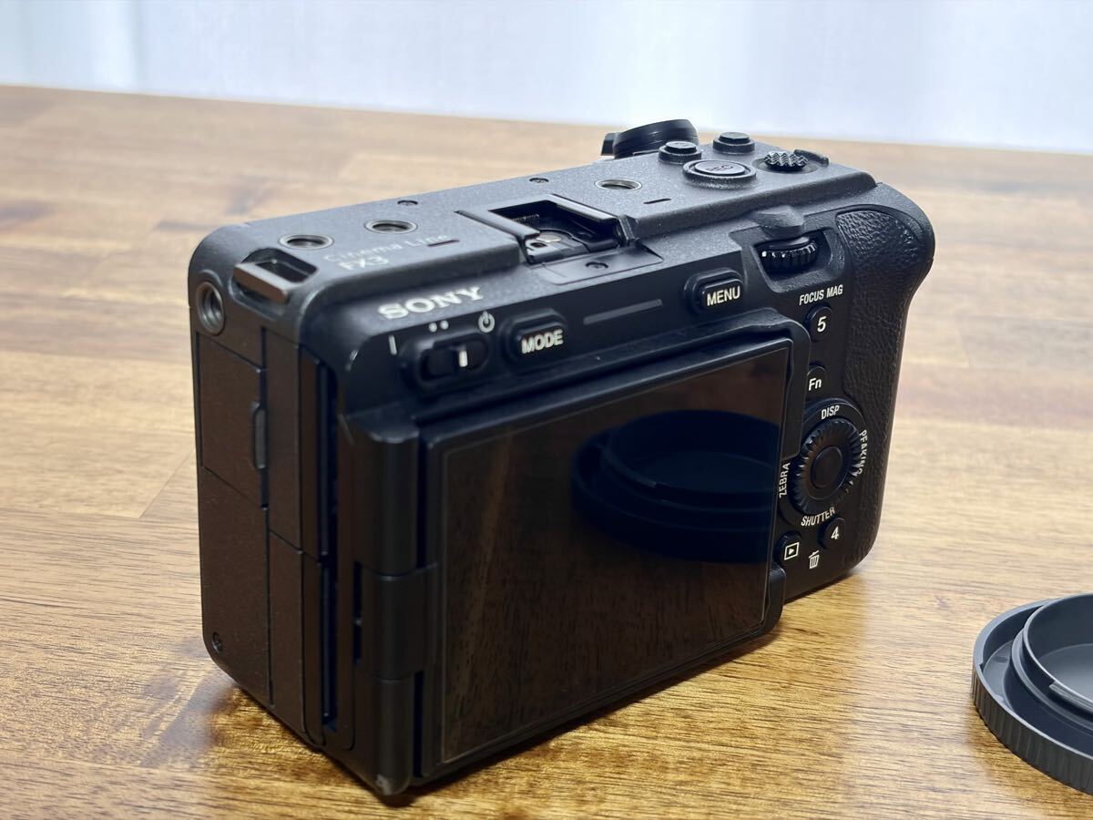 Sony FX3 ILME-FX3 Cinema Line Camera Body [x1237563474]