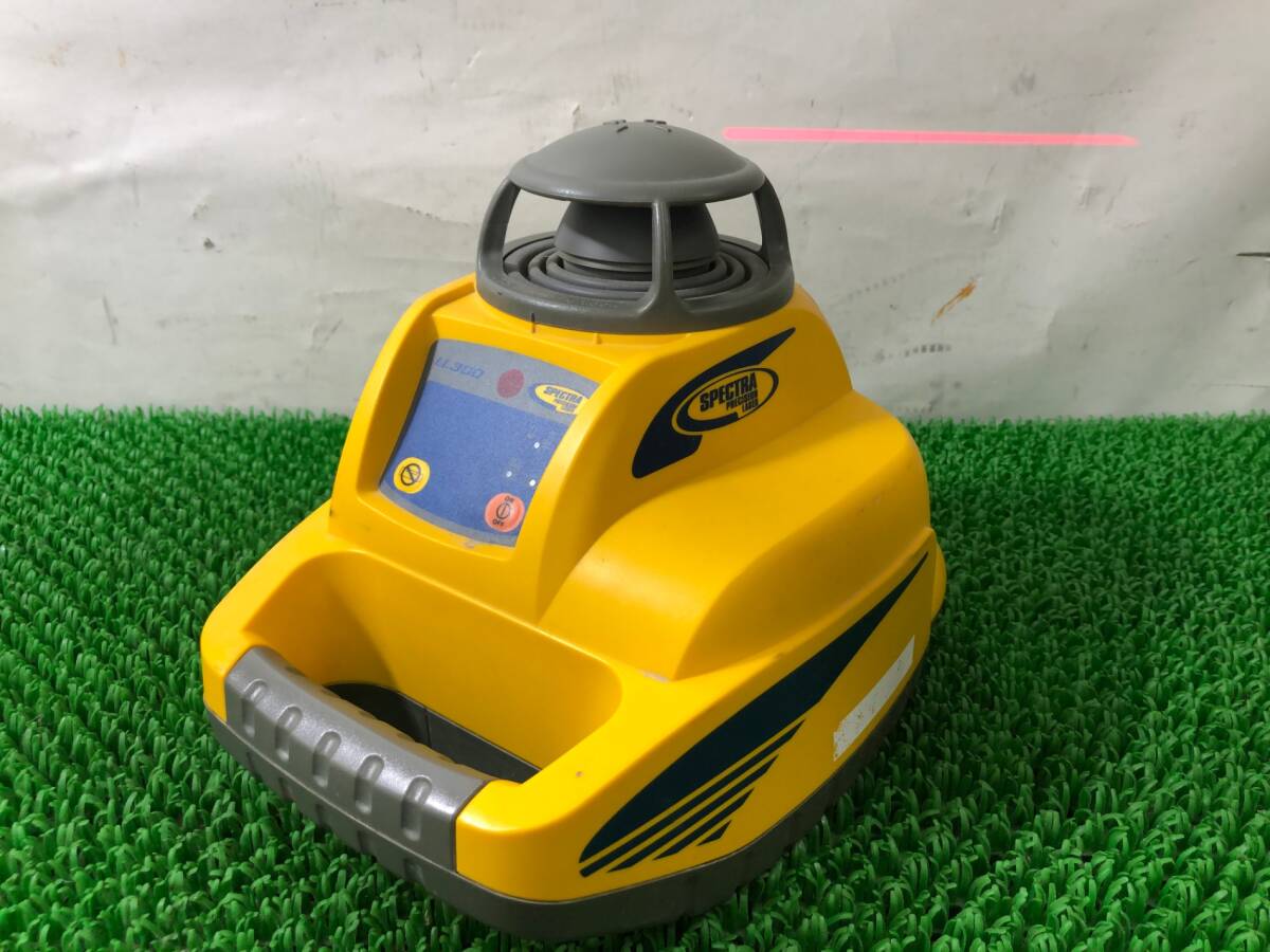 SPECTRA LL300N Rotating Laser Level with HL450 Receiver and Tripod Set [x1238010392]