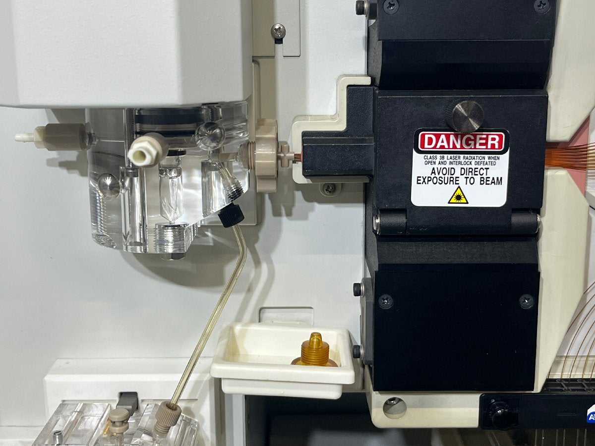 Hitachi Applied Biosystems 3130 Genetic Analyzer Sequencer [v1240112799]