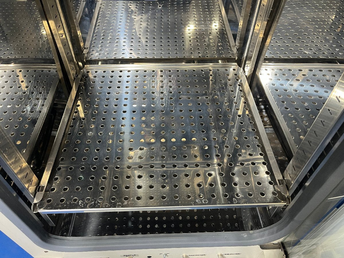 Yamato NU-5800D CO2 Incubator [c1240118004]