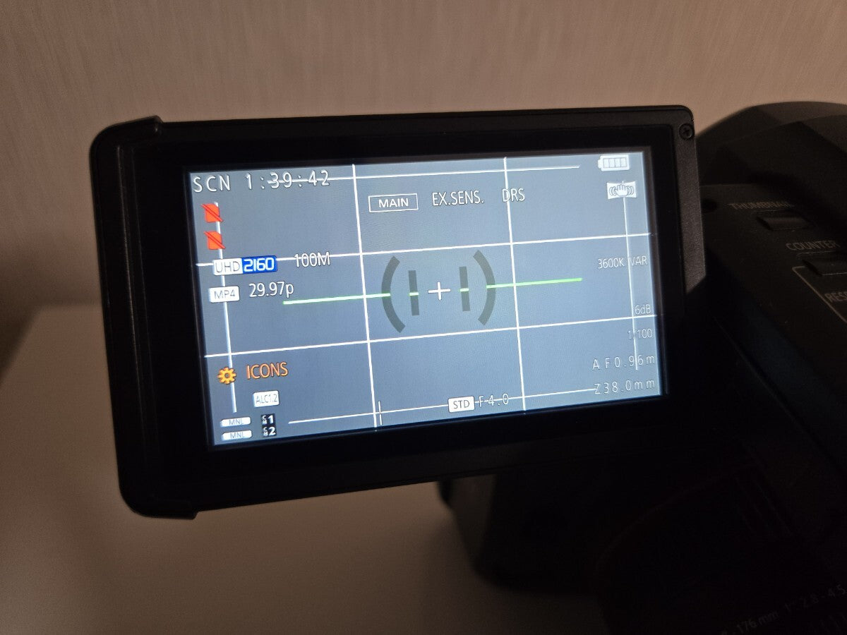 Panasonic AG-UX180 Professional Camcorder [1240624636]
