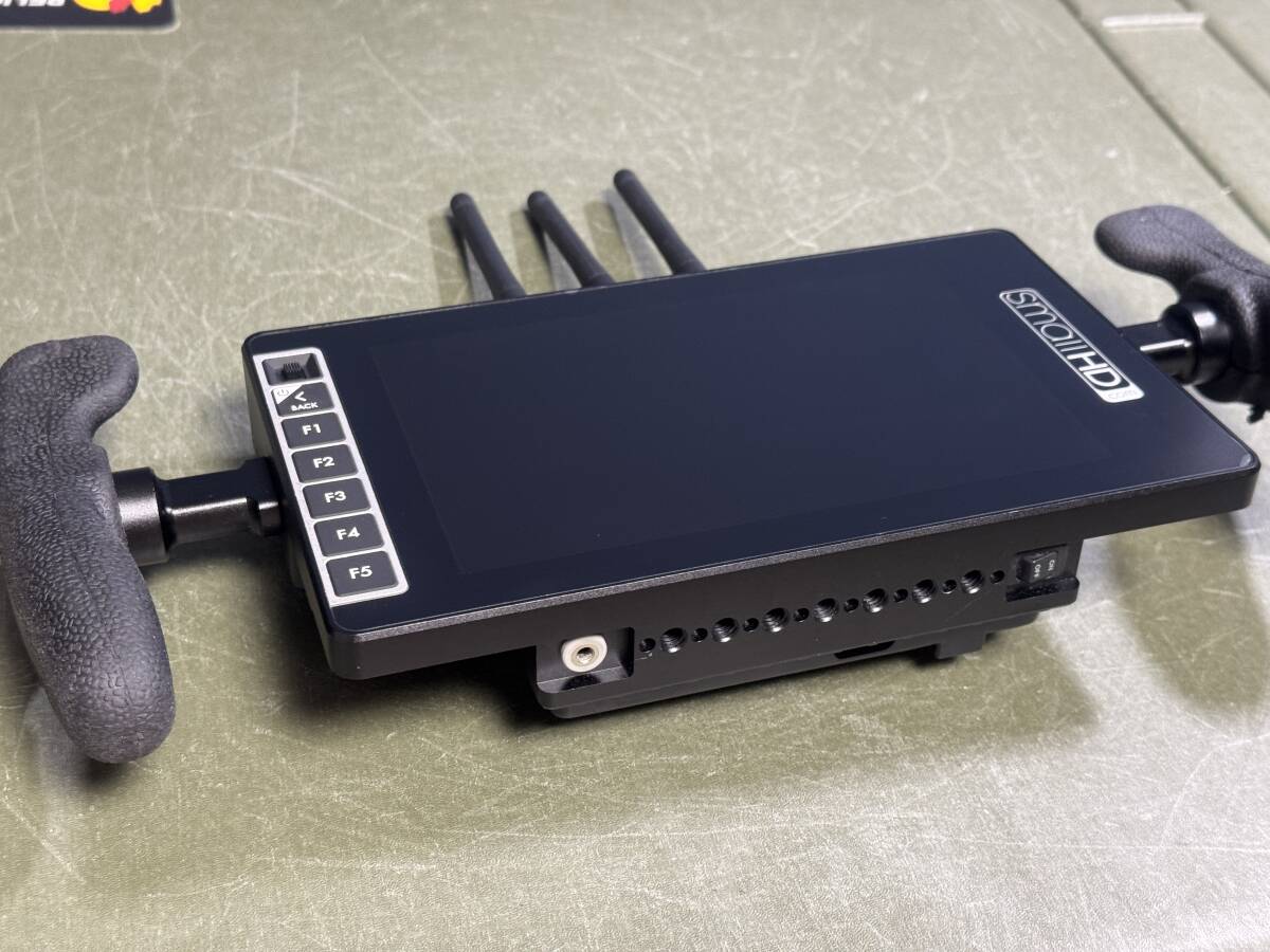 SmallHD 703 Bolt Directors Monitor Set with V-Mount and Case [k1241350145]