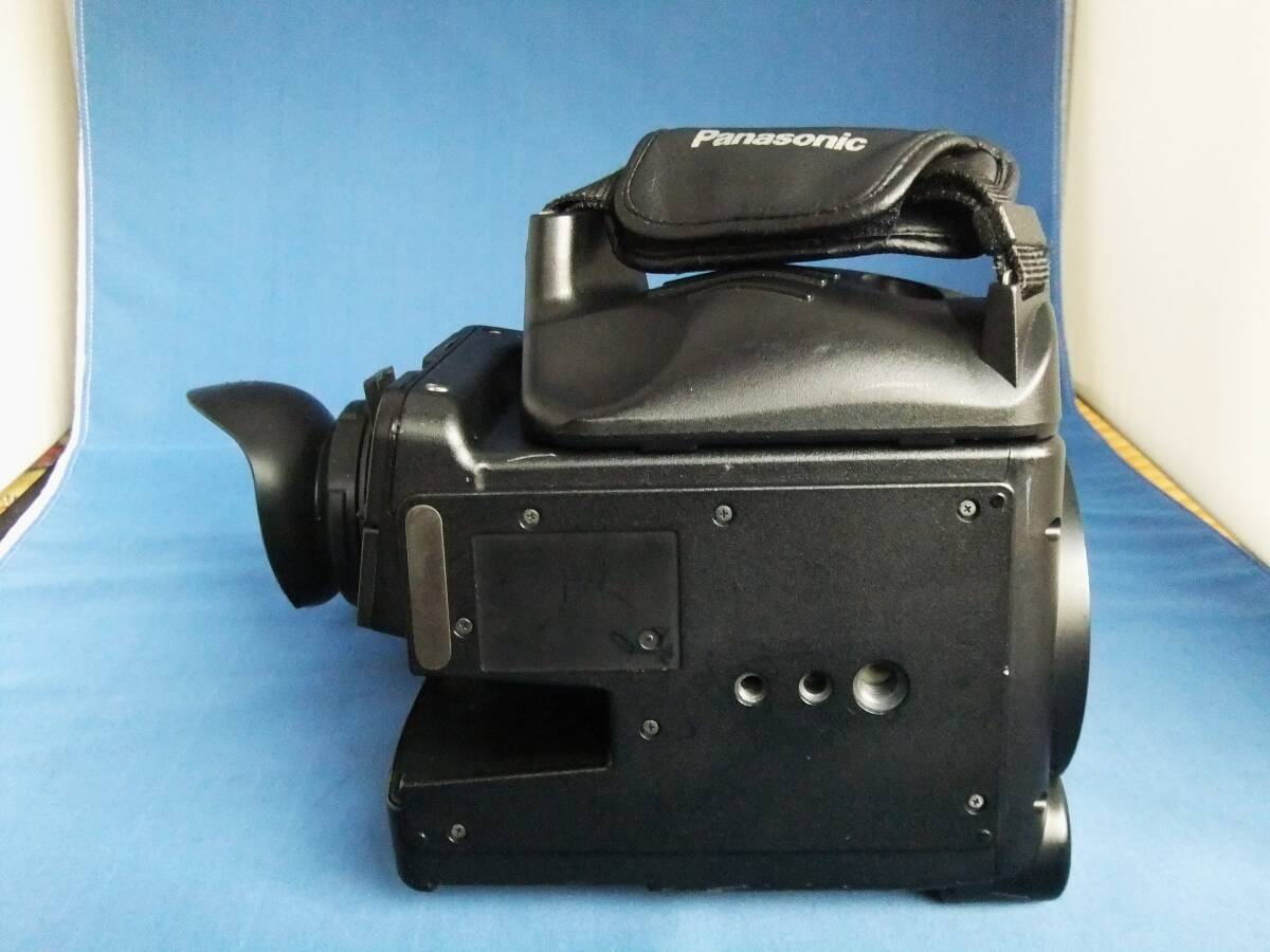 Panasonic AG-AF105 Camera with Charger and 3 Batteries [u1242092160]